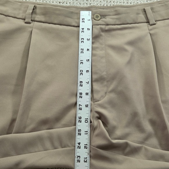 Nike Golf 11" Shorts Mens 42 Beige Pleated Performance Athletic‎ Casual 42x11 - Picture 6 of 6